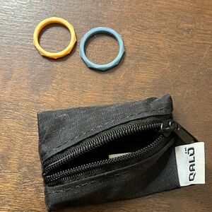 Qalo bands orange and blue